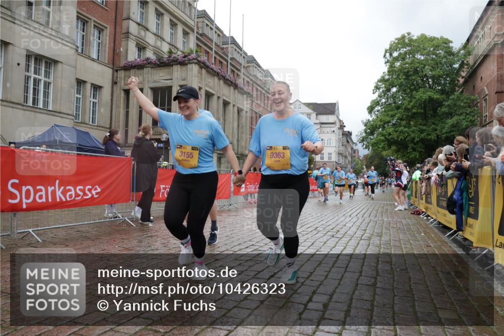 13.09.2026 - Kiel Lauf Yannick Fuchs http://msf.ph/oto/10426323 13.09.2026 11:04:06 Ziel 978, 1902, 1906, 3120, 3378, 4936, 5007, 5008, 7764, 8107, 10130, 10567, 11151, 11152, 11381, 12465, 643, 1089, 1505, 1698, 1699, 2262, 2807, 2930, 3049, 3155, 5377, 5588, 5820, 6524, 6525, 7205, 7413, 7764, 9180, 9331, 9363, 9581, 9955, 10856, 11172, 11930, 12650, 460, 1204, 1316, 1554, 2062, 2654, 2750, 3140, 3141, 3195, 3336, 3961, 3963, 5806, 6010, 6092, 6310, 6962, 6963, 7016, 7451, 7686, 8835, 9806, 9980, 10776, 11050, 11856, 2846, 4074 meine-sportfotos.de