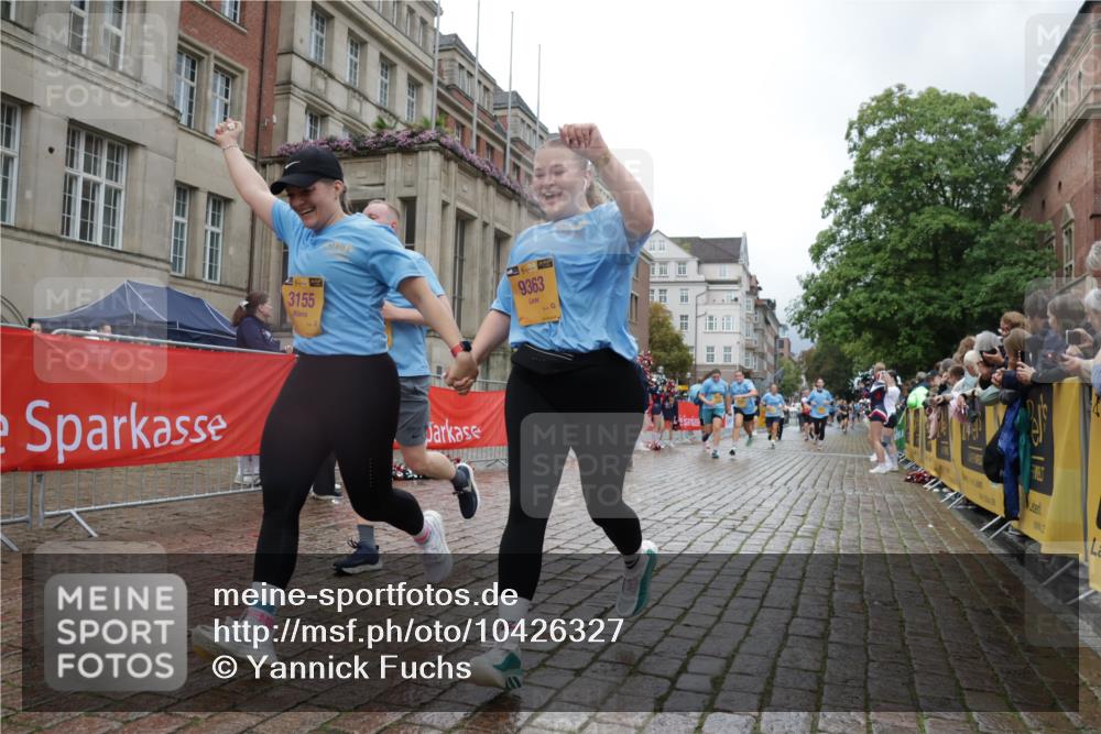 13.09.2026 - Kiel Lauf Yannick Fuchs http://msf.ph/oto/10426327 13.09.2026 11:04:06 Ziel 978, 1902, 1906, 3120, 3378, 4936, 5007, 5008, 7764, 8107, 10130, 10567, 11151, 11152, 11381, 12465, 643, 1089, 1505, 1698, 1699, 2262, 2807, 2930, 3049, 3155, 5377, 5588, 5820, 6524, 6525, 7205, 7413, 7764, 9180, 9331, 9363, 9581, 9955, 10856, 11172, 11930, 12650, 460, 1204, 1316, 1554, 2062, 2654, 2750, 3140, 3141, 3195, 3336, 3961, 3963, 5806, 6010, 6092, 6310, 6962, 6963, 7016, 7451, 7686, 8835, 9806, 9980, 10776, 11050, 11856, 2846, 4074 meine-sportfotos.de