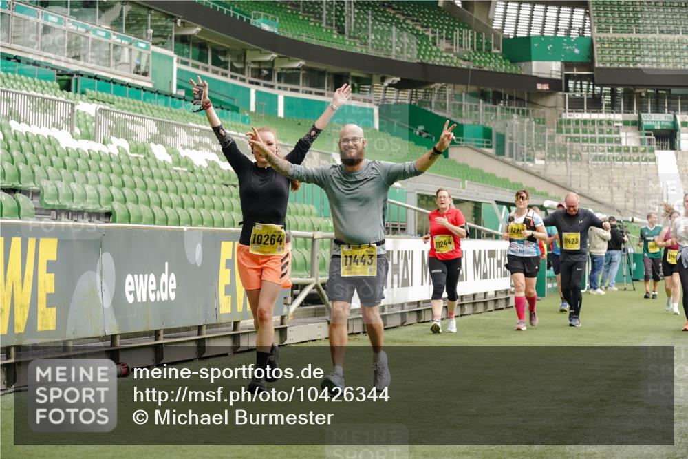 13.09.2026 - 21. swb-Marathon Bremen Michael Burmester http://msf.ph/oto/10426344 13.09.2026 10:49:39 Laufen im Stadion 10407, 10413, 10440, 10627, 10667, 10710, 10754, 10789, 11031, 11254, 11266, 11541, 11712, 11780, 11851, 11942, 11980, 12440, 12471, 12542, 12561, 10137, 10161, 10194, 10202, 10242, 10344, 10430, 10472, 10524, 10535, 10568, 10600, 10651, 10895, 10933, 10970, 10979, 11050, 11181, 11200, 11244, 11296, 11309, 11367, 11457, 11529, 11530, 11546, 11573, 11574, 11579, 11639, 11675, 11709, 11760, 11821, 12089, 12153, 12177, 12178 meine-sportfotos.de