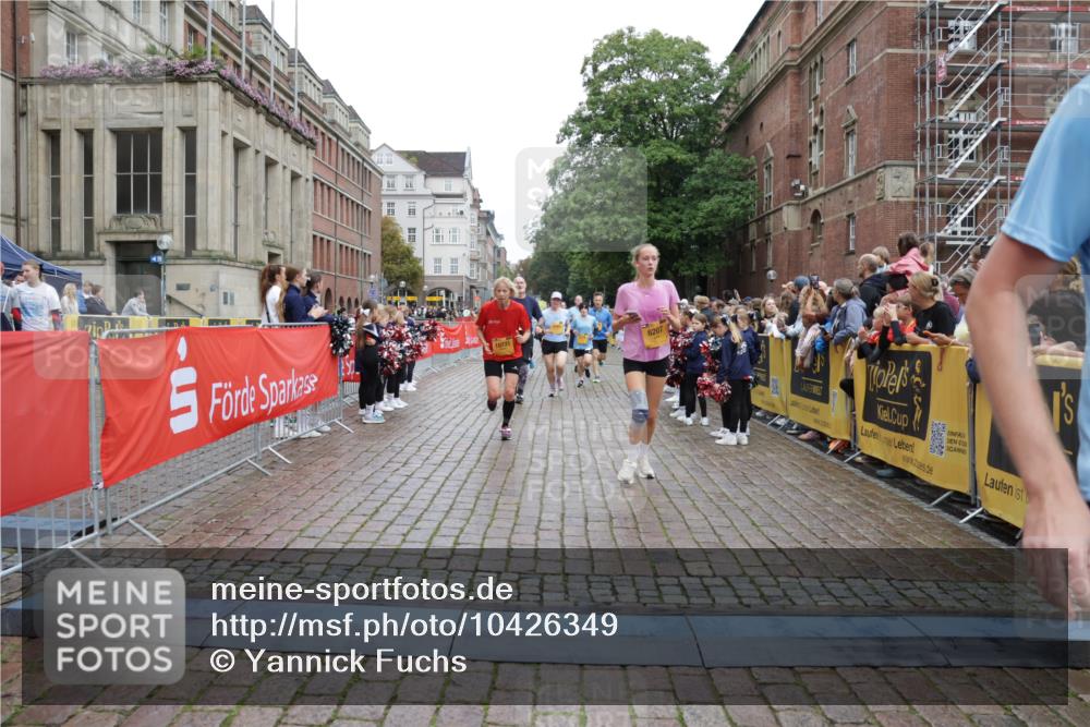 13.09.2026 - Kiel Lauf Yannick Fuchs http://msf.ph/oto/10426349 13.09.2026 09:46:56 Ziel 1402, 2718, 2759, 2779, 3808, 4087, 4238, 4940, 5217, 5351, 6074, 6207, 6638, 7190, 7213, 7446, 7731, 7921, 8409, 9141, 9385, 10009, 10301, 10322, 10731, 12622, 12725, 167, 181, 288, 2527, 3033, 3035, 3361, 4906, 6048, 6355, 6577, 6857, 7190, 7213, 7439, 7675, 7754, 8409, 8887, 8929, 8994, 9832, 10177, 10913, 10946, 11859, 11861, 12173, 12495, 12552, 12621, 1235, 2587, 5167, 7461, 8524, 9091, 10076, 10224, 10742, 10744, 11862, 11964, 12635, 167, 181, 442, 3954, 5855 meine-sportfotos.de