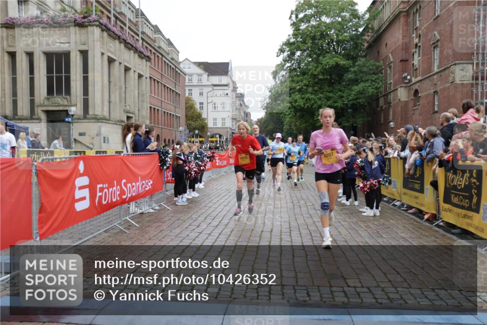 13.09.2026 - Kiel Lauf Yannick Fuchs http://msf.ph/oto/10426352 13.09.2026 09:46:56 Ziel 1402, 2718, 2759, 2779, 3808, 4087, 4238, 4940, 5217, 5351, 6074, 6207, 6638, 7190, 7213, 7446, 7731, 7921, 8409, 9141, 9385, 10009, 10301, 10322, 10731, 12622, 12725, 167, 181, 288, 2527, 3033, 3035, 3361, 4906, 6048, 6355, 6577, 6857, 7190, 7213, 7439, 7675, 7754, 8409, 8887, 8929, 8994, 9832, 10177, 10913, 10946, 11859, 11861, 12173, 12495, 12552, 12621, 1235, 2587, 5167, 7461, 8524, 9091, 10076, 10224, 10742, 10744, 11862, 11964, 12635, 167, 181, 442, 3954, 5855 meine-sportfotos.de