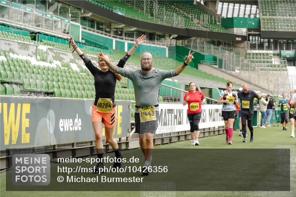 13.09.2026 - 21. swb-Marathon Bremen Michael Burmester http://msf.ph/oto/10426356 13.09.2026 10:49:39 Laufen im Stadion 10407, 10413, 10440, 10627, 10667, 10710, 10754, 10789, 11031, 11254, 11266, 11541, 11712, 11780, 11851, 11942, 11980, 12440, 12471, 12542, 12561, 10137, 10161, 10194, 10202, 10242, 10344, 10430, 10472, 10524, 10535, 10568, 10600, 10651, 10895, 10933, 10970, 10979, 11050, 11181, 11200, 11244, 11296, 11309, 11367, 11457, 11529, 11530, 11546, 11573, 11574, 11579, 11639, 11675, 11709, 11760, 11821, 12089, 12153, 12177, 12178 meine-sportfotos.de