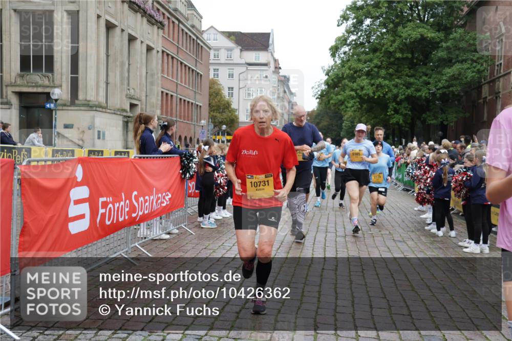 13.09.2026 - Kiel Lauf Yannick Fuchs http://msf.ph/oto/10426362 13.09.2026 09:46:57 Ziel 1402, 2718, 2759, 2779, 3808, 4087, 4238, 4940, 5217, 5351, 6074, 6207, 6638, 7446, 7731, 7921, 9141, 9385, 10009, 10301, 10322, 10731, 12622, 12725, 167, 181, 288, 2527, 3033, 3035, 3361, 4906, 6048, 6355, 6577, 6857, 7190, 7213, 7439, 7675, 7754, 8409, 8887, 8929, 8994, 9832, 10177, 10913, 10946, 11859, 11861, 12173, 12552, 12621, 1235, 2587, 5167, 7461, 8524, 9091, 10076, 10224, 10742, 10744, 11862, 11964, 12635, 167, 181, 442, 3954 meine-sportfotos.de
