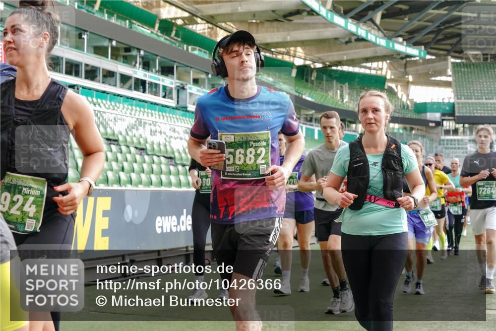 13.09.2026 - 21. swb-Marathon Bremen Michael Burmester http://msf.ph/oto/10426366 13.09.2026 13:25:08 Laufen im Stadion 137, 182, 213, 294, 324, 505, 530, 543, 548, 645, 721, 723, 739, 743, 752, 815, 818, 966, 1273, 1410, 1443, 1459, 1463, 1471, 1487, 1491, 1504, 1515, 1561, 1597, 1598, 1744, 1828, 1830, 1944, 1953, 2058, 2059, 2095, 2211, 2252, 2267, 2271, 2286, 2298, 2308, 2312, 2323, 2354, 2445, 2465, 2483, 2497, 2503, 2506, 2554, 2571, 2591, 2644, 2752, 2762, 2768, 2776, 2833, 2878, 2896, 2981, 3005, 3062, 3097, 3142, 3172, 3211, 3259, 3288, 3289, 3298, 3306, 3312, 3329, 3364, 3381, 3390 meine-sportfotos.de