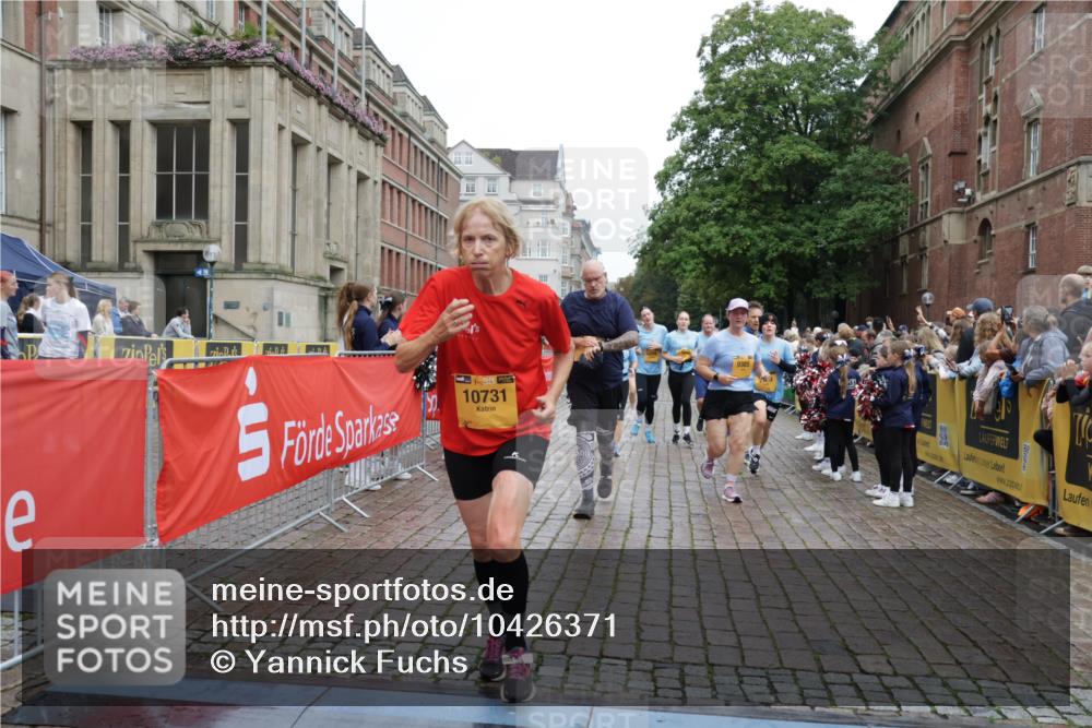 13.09.2026 - Kiel Lauf Yannick Fuchs http://msf.ph/oto/10426371 13.09.2026 09:46:57 Ziel 1402, 2718, 2759, 2779, 3808, 4087, 4238, 4940, 5217, 5351, 6074, 6207, 6638, 7446, 7731, 7921, 9141, 9385, 10009, 10301, 10322, 10731, 12622, 12725, 167, 181, 288, 2527, 3033, 3035, 3361, 4906, 6048, 6355, 6577, 6857, 7190, 7213, 7439, 7675, 7754, 8409, 8887, 8929, 8994, 9832, 10177, 10913, 10946, 11859, 11861, 12173, 12552, 12621, 1235, 2587, 5167, 7461, 8524, 9091, 10076, 10224, 10742, 10744, 11862, 11964, 12635, 167, 181, 442, 3954 meine-sportfotos.de
