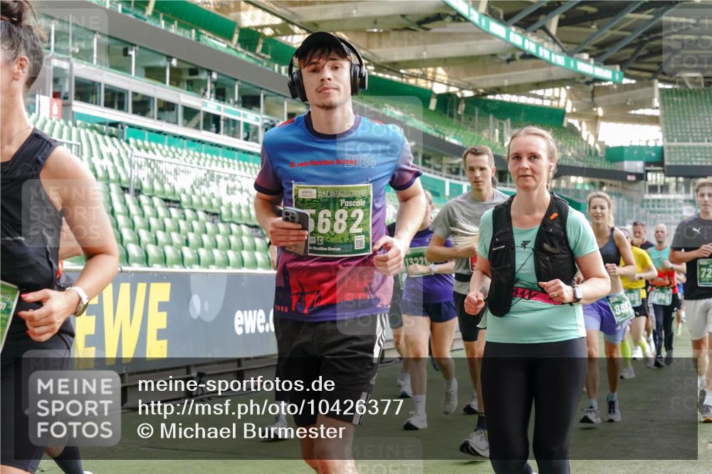 13.09.2026 - 21. swb-Marathon Bremen Michael Burmester http://msf.ph/oto/10426377 13.09.2026 13:25:08 Laufen im Stadion 137, 182, 213, 294, 324, 505, 530, 543, 548, 645, 721, 723, 739, 743, 752, 815, 818, 966, 1273, 1410, 1443, 1459, 1463, 1471, 1487, 1491, 1504, 1515, 1561, 1597, 1598, 1744, 1828, 1830, 1944, 1953, 2058, 2059, 2095, 2211, 2252, 2267, 2271, 2286, 2298, 2308, 2312, 2323, 2354, 2445, 2465, 2483, 2497, 2503, 2506, 2554, 2571, 2591, 2644, 2752, 2762, 2768, 2776, 2833, 2878, 2896, 2981, 3005, 3062, 3097, 3142, 3172, 3211, 3259, 3288, 3289, 3298, 3306, 3312, 3329, 3364, 3381, 3390 meine-sportfotos.de