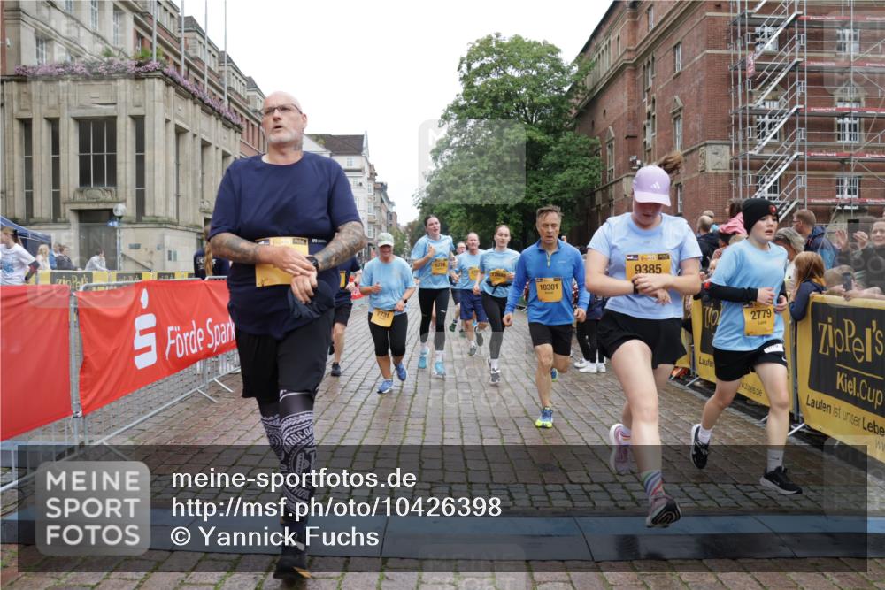 13.09.2026 - Kiel Lauf Yannick Fuchs http://msf.ph/oto/10426398 13.09.2026 09:46:59 Ziel 1402, 2718, 2759, 2779, 4087, 4238, 4940, 5217, 5351, 6074, 6207, 6638, 7731, 7921, 9141, 9385, 10009, 10301, 10322, 10731, 12622, 288, 2527, 3033, 3035, 3361, 3808, 4087, 4906, 6048, 6355, 6577, 6638, 7190, 7213, 7439, 7446, 7675, 7754, 8409, 8887, 8929, 8994, 9832, 10177, 10946, 11859, 11861, 12173, 12552, 12725, 1235, 2587, 5167, 7461, 8524, 9091, 10076, 10224, 10555, 10742, 10744, 11862, 11964, 12635, 167, 181, 3361, 11859 meine-sportfotos.de