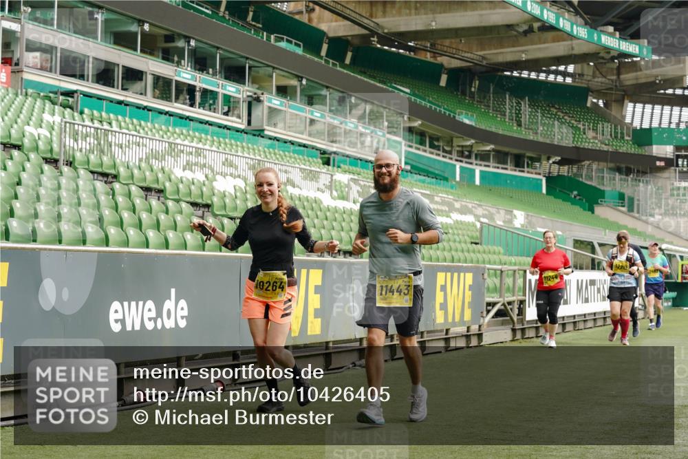 13.09.2026 - 21. swb-Marathon Bremen Michael Burmester http://msf.ph/oto/10426405 13.09.2026 10:49:41 Laufen im Stadion 10407, 10413, 10627, 10667, 10710, 10754, 11031, 11254, 11266, 11541, 11712, 11780, 11851, 11942, 11980, 12440, 12471, 12542, 12561, 10137, 10161, 10194, 10202, 10242, 10344, 10349, 10430, 10472, 10524, 10535, 10568, 10600, 10651, 10895, 10933, 10970, 10979, 11050, 11181, 11200, 11244, 11296, 11309, 11367, 11457, 11529, 11530, 11546, 11573, 11574, 11579, 11639, 11675, 11709, 11760, 11821, 12089, 12153, 12177, 12178 meine-sportfotos.de