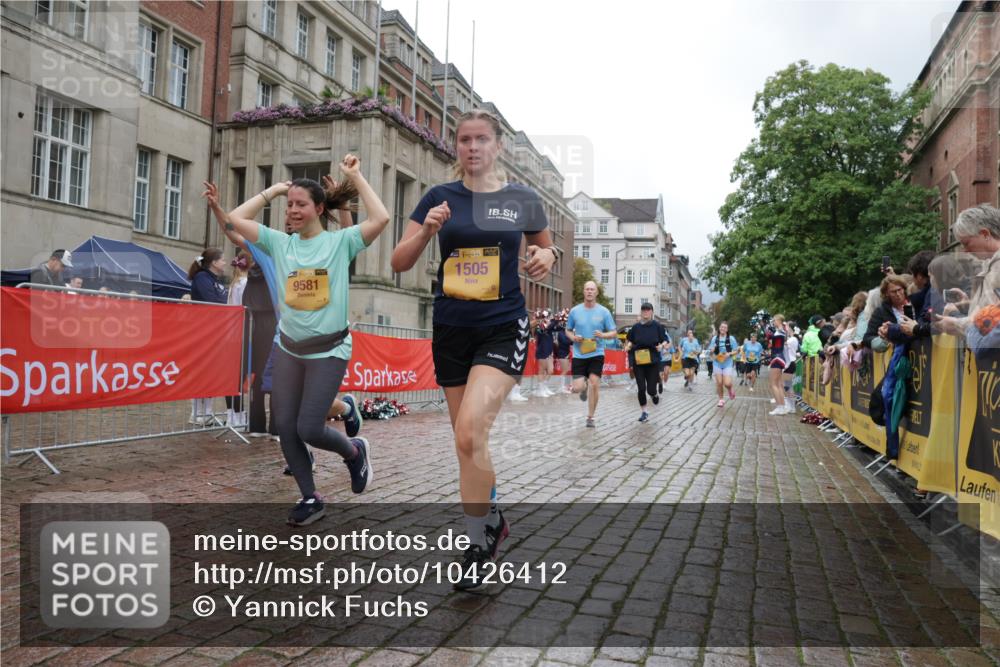 13.09.2026 - Kiel Lauf Yannick Fuchs http://msf.ph/oto/10426412 13.09.2026 11:04:20 Ziel 460, 978, 1204, 1316, 2062, 2654, 2750, 3140, 3141, 3195, 3336, 3961, 3963, 5806, 6010, 6092, 6310, 6962, 6963, 7016, 7451, 7686, 8835, 9806, 10776, 11050, 11151, 11152, 11856, 12179, 643, 978, 1089, 1505, 1699, 1902, 1906, 2262, 2807, 2930, 3120, 3378, 4936, 5007, 5008, 7205, 7413, 7764, 8107, 9180, 9581, 10130, 10567, 10856, 11172, 11381, 11930, 12465, 567, 1554, 2298, 2662, 2758, 4155, 4200, 4758, 4759, 4870, 7157, 8697, 8950, 8951, 8956, 9067, 9980, 9987, 12826 meine-sportfotos.de