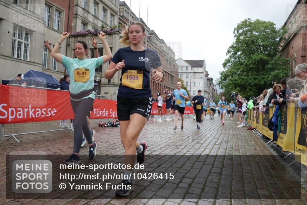 13.09.2026 - Kiel Lauf Yannick Fuchs http://msf.ph/oto/10426415 13.09.2026 11:04:20 Ziel 460, 978, 1204, 1316, 2062, 2654, 2750, 3140, 3141, 3195, 3336, 3961, 3963, 5806, 6010, 6092, 6310, 6962, 6963, 7016, 7451, 7686, 8835, 9806, 10776, 11050, 11151, 11152, 11856, 12179, 643, 978, 1089, 1505, 1699, 1902, 1906, 2262, 2807, 2930, 3120, 3378, 4936, 5007, 5008, 7205, 7413, 7764, 8107, 9180, 9581, 10130, 10567, 10856, 11172, 11381, 11930, 12465, 567, 1554, 2298, 2662, 2758, 4155, 4200, 4758, 4759, 4870, 7157, 8697, 8950, 8951, 8956, 9067, 9980, 9987, 12826 meine-sportfotos.de
