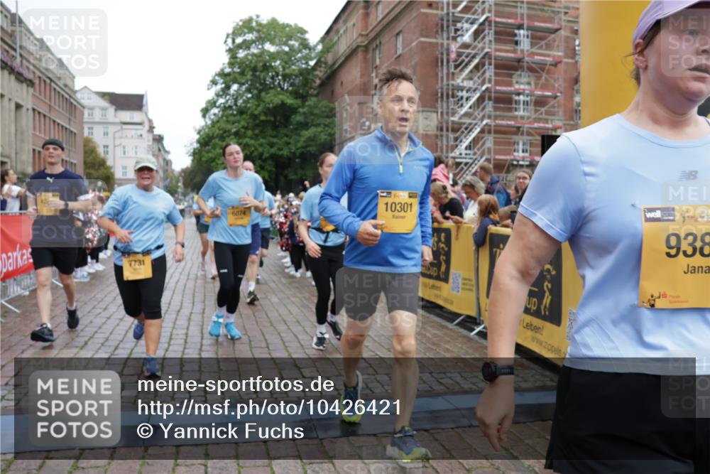 13.09.2026 - Kiel Lauf Yannick Fuchs http://msf.ph/oto/10426421 13.09.2026 09:47:00 Ziel 1402, 2718, 2759, 2779, 4238, 4940, 5217, 5351, 6074, 6207, 7731, 7921, 9141, 9385, 10009, 10301, 10322, 10731, 12622, 288, 2527, 3033, 3035, 3361, 3808, 4087, 4906, 6048, 6355, 6577, 6638, 7190, 7213, 7439, 7446, 7675, 7754, 8409, 8887, 8929, 8994, 9832, 10177, 10322, 10946, 11859, 11861, 12173, 12552, 12725, 1235, 2587, 5167, 7461, 8524, 9091, 10076, 10224, 10555, 10742, 10744, 11862, 11964, 12635, 167, 181, 3361, 11859 meine-sportfotos.de