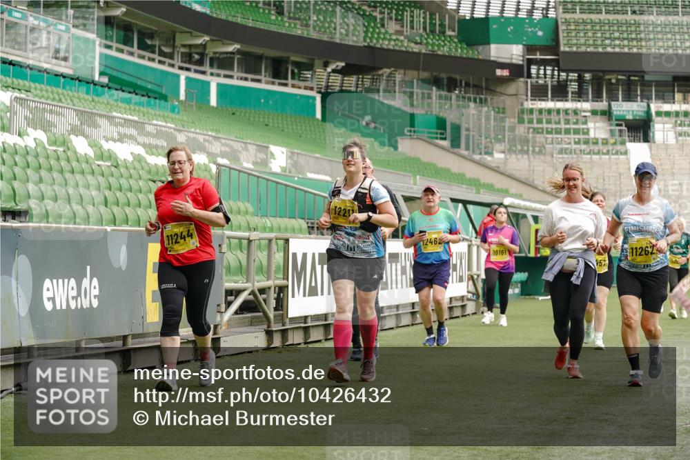 13.09.2026 - 21. swb-Marathon Bremen Michael Burmester http://msf.ph/oto/10426432 13.09.2026 10:49:43 Laufen im Stadion 10407, 10413, 10627, 10667, 10710, 10754, 11031, 11254, 11266, 11541, 11712, 11780, 11851, 11942, 11980, 12440, 12542, 10137, 10161, 10194, 10202, 10242, 10344, 10349, 10430, 10472, 10524, 10535, 10568, 10600, 10651, 10895, 10933, 10970, 11050, 11181, 11200, 11244, 11296, 11309, 11367, 11457, 11529, 11530, 11546, 11573, 11574, 11579, 11639, 11675, 11709, 11760, 11821, 12089, 12153, 12177, 12178 meine-sportfotos.de