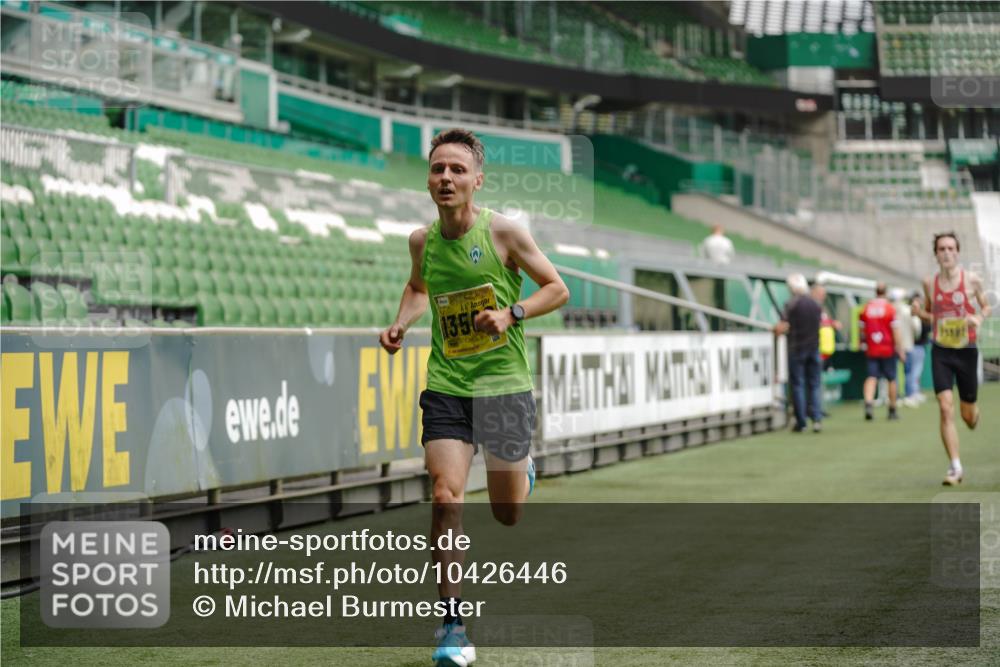 13.09.2026 - 21. swb-Marathon Bremen Michael Burmester http://msf.ph/oto/10426446 13.09.2026 10:16:45 Laufen im Stadion 10597, 12272, 13501, 13510, 13515, 13517, 13522, 13542, 13547, 13561, 13567, 13569, 13576, 13579, 13623, 13627, 13635 meine-sportfotos.de