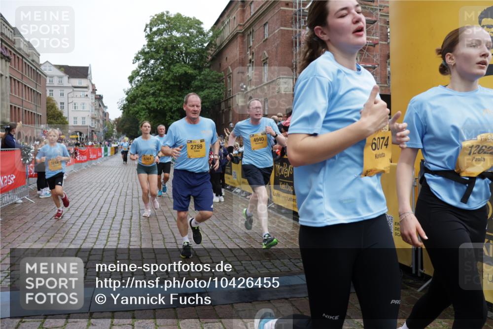 13.09.2026 - Kiel Lauf Yannick Fuchs http://msf.ph/oto/10426455 13.09.2026 09:47:01 Ziel 1402, 2718, 2759, 2779, 4238, 4940, 5217, 5351, 6074, 6207, 7731, 7921, 9141, 9385, 10009, 10301, 10731, 12622, 288, 2527, 3033, 3035, 3361, 3808, 4087, 4906, 6048, 6355, 6577, 6638, 7190, 7213, 7439, 7446, 7675, 7754, 7921, 8409, 8887, 8929, 8994, 9832, 10177, 10322, 10946, 11859, 11861, 12173, 12552, 12725, 1235, 1324, 2587, 5167, 6575, 7461, 8231, 8524, 9091, 10076, 10224, 10555, 10742, 10744, 11862, 11964, 12635, 167, 181, 3361, 11859 meine-sportfotos.de