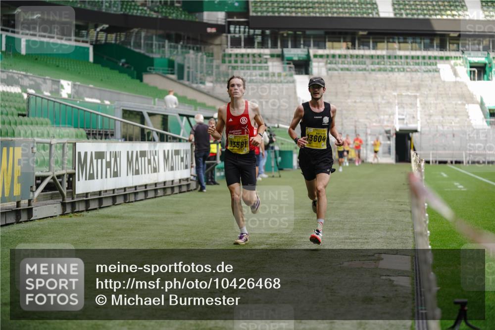 13.09.2026 - 21. swb-Marathon Bremen Michael Burmester http://msf.ph/oto/10426468 13.09.2026 10:16:46 Laufen im Stadion 10597, 12272, 13501, 13510, 13515, 13517, 13522, 13542, 13547, 13561, 13567, 13569, 13576, 13579, 13604, 13623, 13627, 13635 meine-sportfotos.de