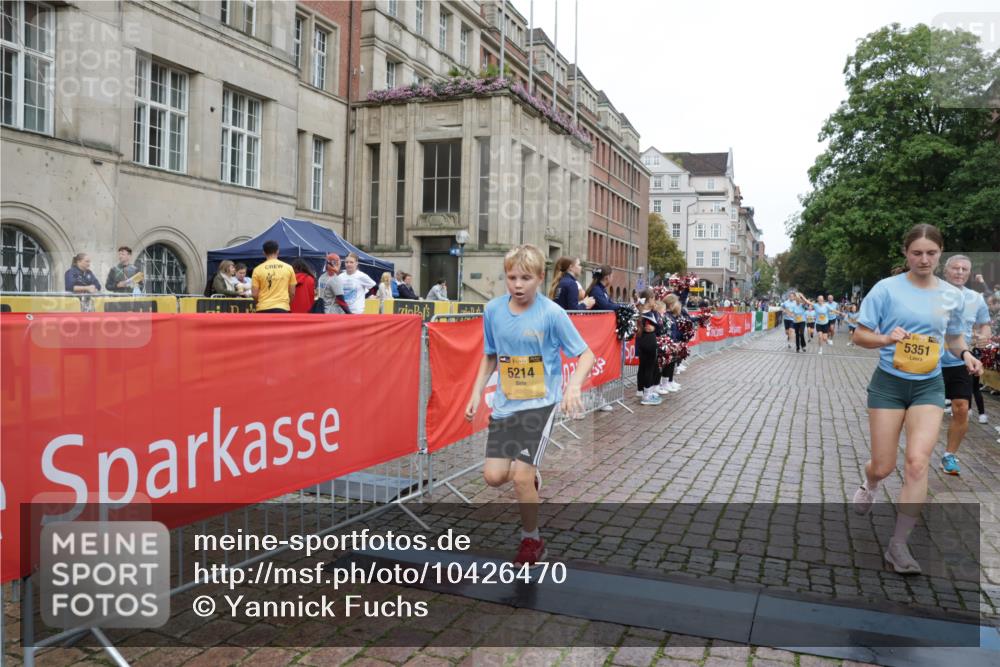 13.09.2026 - Kiel Lauf Yannick Fuchs http://msf.ph/oto/10426470 13.09.2026 09:47:02 Ziel 1402, 2718, 2759, 2779, 4238, 4940, 5217, 5351, 6074, 6207, 7731, 9141, 9385, 10009, 10301, 10731, 10742, 10744, 12622, 288, 2527, 2718, 3033, 3035, 3808, 4087, 4906, 6048, 6355, 6577, 6638, 7190, 7213, 7439, 7446, 7675, 7754, 7921, 8409, 8887, 8929, 8994, 9141, 9832, 10177, 10322, 10946, 11861, 12173, 12552, 12725, 1235, 1324, 2587, 5167, 6575, 7461, 8231, 8524, 9091, 10076, 10224, 10555, 11862, 11964, 12635, 167, 181, 3361, 9832, 11859 meine-sportfotos.de