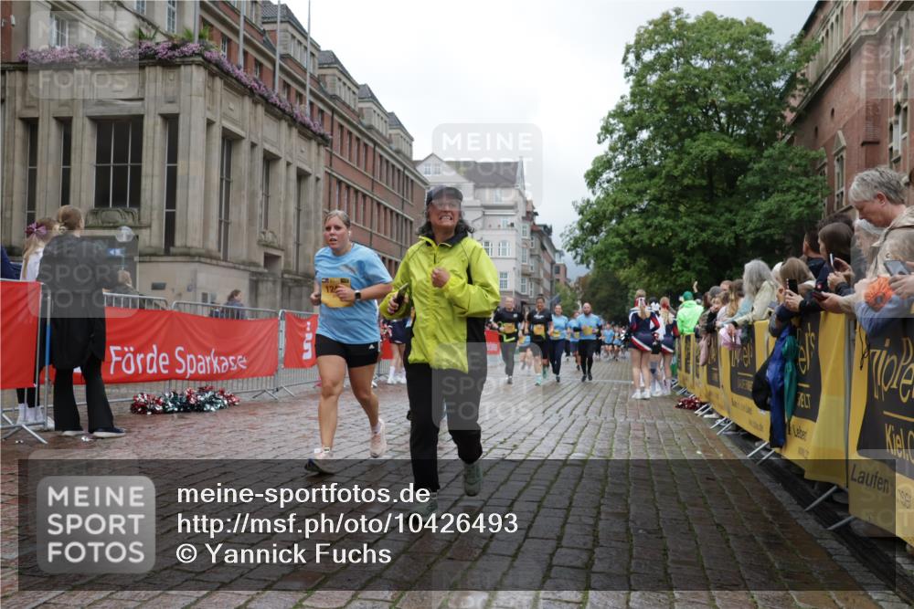 13.09.2026 - Kiel Lauf Yannick Fuchs http://msf.ph/oto/10426493 13.09.2026 11:04:31 Ziel 567, 1554, 2298, 2662, 2750, 2758, 3140, 3141, 4155, 4200, 4758, 4759, 4870, 6010, 6962, 6963, 7157, 7686, 8950, 8951, 8956, 9067, 9667, 9806, 9980, 9987, 11050, 12179, 12826, 460, 978, 1204, 1316, 1902, 1906, 2062, 2654, 3120, 3195, 3336, 3378, 3961, 3963, 4936, 5007, 5008, 5806, 6092, 6310, 7016, 7451, 7764, 8107, 8835, 10130, 10567, 10776, 11151, 11152, 11381, 11856, 12179, 12465, 711, 1228, 1289, 1431, 5963, 6443, 6752, 8697 meine-sportfotos.de