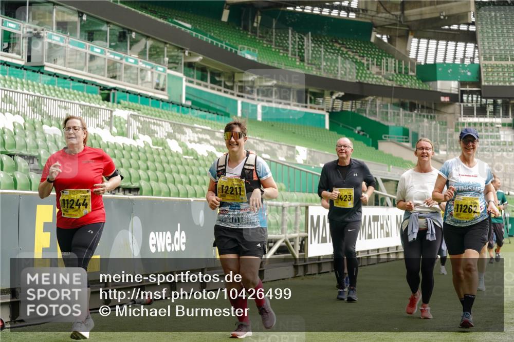 13.09.2026 - 21. swb-Marathon Bremen Michael Burmester http://msf.ph/oto/10426499 13.09.2026 10:49:46 Laufen im Stadion 10407, 10413, 10627, 10667, 10710, 10754, 11031, 11254, 11266, 11541, 11712, 11780, 11851, 11942, 11980, 12440, 12542, 10137, 10161, 10194, 10202, 10242, 10344, 10349, 10430, 10472, 10524, 10535, 10600, 10651, 10895, 10933, 10970, 11050, 11181, 11200, 11244, 11296, 11309, 11367, 11457, 11529, 11530, 11546, 11573, 11574, 11579, 11639, 11675, 11709, 11760, 11821, 12089, 12153, 12177, 12178 meine-sportfotos.de