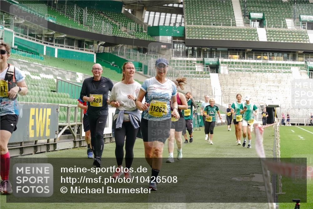 13.09.2026 - 21. swb-Marathon Bremen Michael Burmester http://msf.ph/oto/10426508 13.09.2026 10:49:47 Laufen im Stadion 10407, 10413, 10627, 10667, 10710, 10754, 11031, 11254, 11266, 11541, 11712, 11780, 11851, 11942, 11980, 12440, 12542, 10137, 10161, 10194, 10202, 10242, 10349, 10430, 10472, 10524, 10535, 10600, 10651, 10895, 10933, 10970, 11050, 11181, 11200, 11244, 11296, 11309, 11367, 11457, 11529, 11530, 11546, 11573, 11574, 11579, 11639, 11675, 11709, 11760, 11821, 12089, 12153, 12177, 12178 meine-sportfotos.de