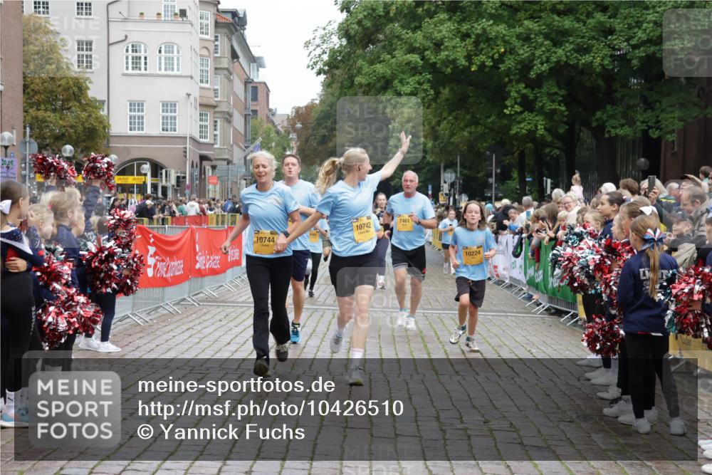 13.09.2026 - Kiel Lauf Yannick Fuchs http://msf.ph/oto/10426510 13.09.2026 09:47:07 Ziel 2587, 2759, 4238, 4940, 5217, 5351, 6074, 7461, 7731, 9091, 10009, 10224, 10301, 10742, 10744, 11862, 11964, 12622, 288, 1402, 2527, 2718, 2779, 3033, 3035, 3808, 4087, 4906, 6048, 6207, 6355, 6638, 7190, 7213, 7439, 7446, 7675, 7754, 7921, 8409, 8887, 8929, 8994, 9141, 9385, 10177, 10301, 10322, 10731, 10946, 12552, 12725, 544, 1235, 1324, 2870, 3192, 5167, 6575, 8231, 8524, 9634, 10076, 10555, 12635, 288, 3361, 6355, 6577, 7439, 9832, 10177, 11859 meine-sportfotos.de