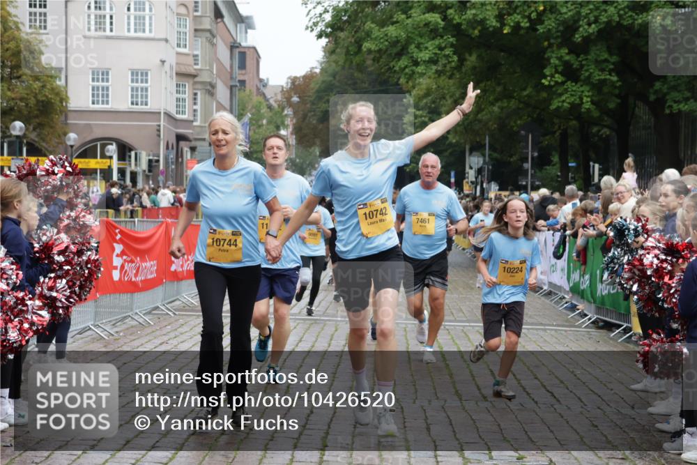 13.09.2026 - Kiel Lauf Yannick Fuchs http://msf.ph/oto/10426520 13.09.2026 09:47:07 Ziel 2587, 2759, 4238, 4940, 5217, 5351, 6074, 7461, 7731, 9091, 10009, 10224, 10301, 10742, 10744, 11862, 11964, 12622, 288, 1402, 2527, 2718, 2779, 3033, 3035, 3808, 4087, 4906, 6048, 6207, 6355, 6638, 7190, 7213, 7439, 7446, 7675, 7754, 7921, 8409, 8887, 8929, 8994, 9141, 9385, 10177, 10301, 10322, 10731, 10946, 12552, 12725, 544, 1235, 1324, 2870, 3192, 5167, 6575, 8231, 8524, 9634, 10076, 10555, 12635, 288, 3361, 6355, 6577, 7439, 9832, 10177, 11859 meine-sportfotos.de