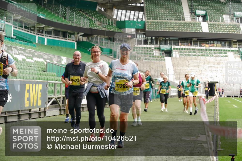 13.09.2026 - 21. swb-Marathon Bremen Michael Burmester http://msf.ph/oto/10426521 13.09.2026 10:49:47 Laufen im Stadion 10407, 10413, 10627, 10667, 10710, 10754, 11031, 11254, 11266, 11541, 11712, 11780, 11851, 11942, 11980, 12440, 12542, 10137, 10161, 10194, 10202, 10242, 10349, 10430, 10472, 10524, 10535, 10600, 10651, 10895, 10933, 10970, 11050, 11181, 11200, 11244, 11296, 11309, 11367, 11457, 11529, 11530, 11546, 11573, 11574, 11579, 11639, 11675, 11709, 11760, 11821, 12089, 12153, 12177, 12178 meine-sportfotos.de