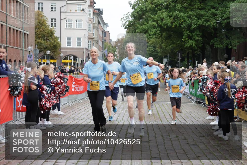 13.09.2026 - Kiel Lauf Yannick Fuchs http://msf.ph/oto/10426525 13.09.2026 09:47:07 Ziel 2587, 2759, 4238, 4940, 5217, 5351, 6074, 7461, 7731, 9091, 10009, 10224, 10301, 10742, 10744, 11862, 11964, 12622, 288, 1402, 2527, 2718, 2779, 3033, 3035, 3808, 4087, 4906, 6048, 6207, 6355, 6638, 7190, 7213, 7439, 7446, 7675, 7754, 7921, 8409, 8887, 8929, 8994, 9141, 9385, 10177, 10301, 10322, 10731, 10946, 12552, 12725, 544, 1235, 1324, 2870, 3192, 5167, 6575, 8231, 8524, 9634, 10076, 10555, 12635, 288, 3361, 6355, 6577, 7439, 9832, 10177, 11859 meine-sportfotos.de