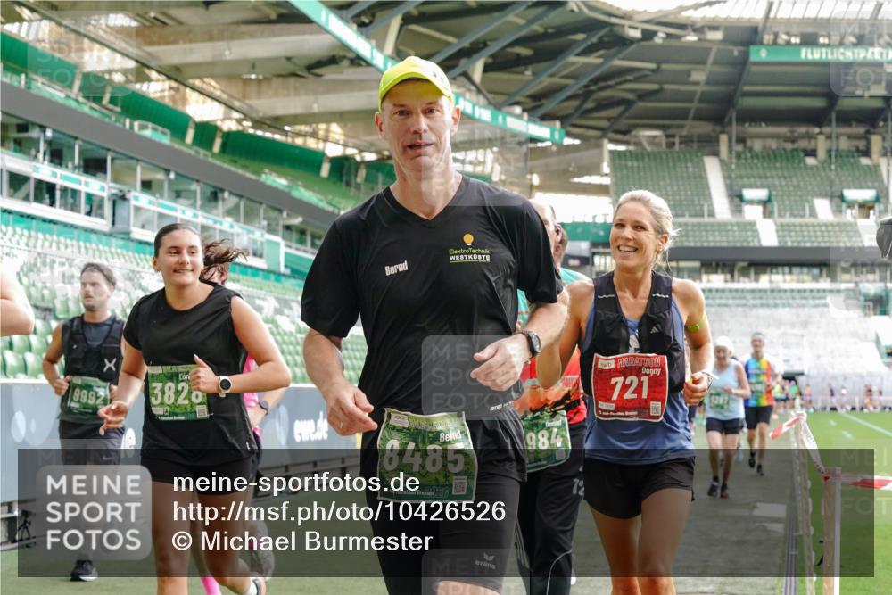 13.09.2026 - 21. swb-Marathon Bremen Michael Burmester http://msf.ph/oto/10426526 13.09.2026 13:25:12 Laufen im Stadion 137, 182, 213, 294, 324, 505, 530, 543, 548, 645, 721, 723, 739, 743, 752, 815, 818, 966, 1273, 1283, 1410, 1443, 1459, 1463, 1471, 1487, 1491, 1504, 1515, 1561, 1597, 1598, 1744, 1828, 1830, 1944, 1953, 2058, 2059, 2095, 2211, 2252, 2267, 2271, 2298, 2308, 2312, 2323, 2354, 2382, 2465, 2483, 2497, 2503, 2506, 2554, 2571, 2591, 2644, 2752, 2762, 2776, 2833, 2878, 2896, 2981, 3005, 3062, 3097, 3142, 3172, 3211, 3259, 3288, 3289, 3298, 3306, 3312, 3329, 3381, 3390 meine-sportfotos.de