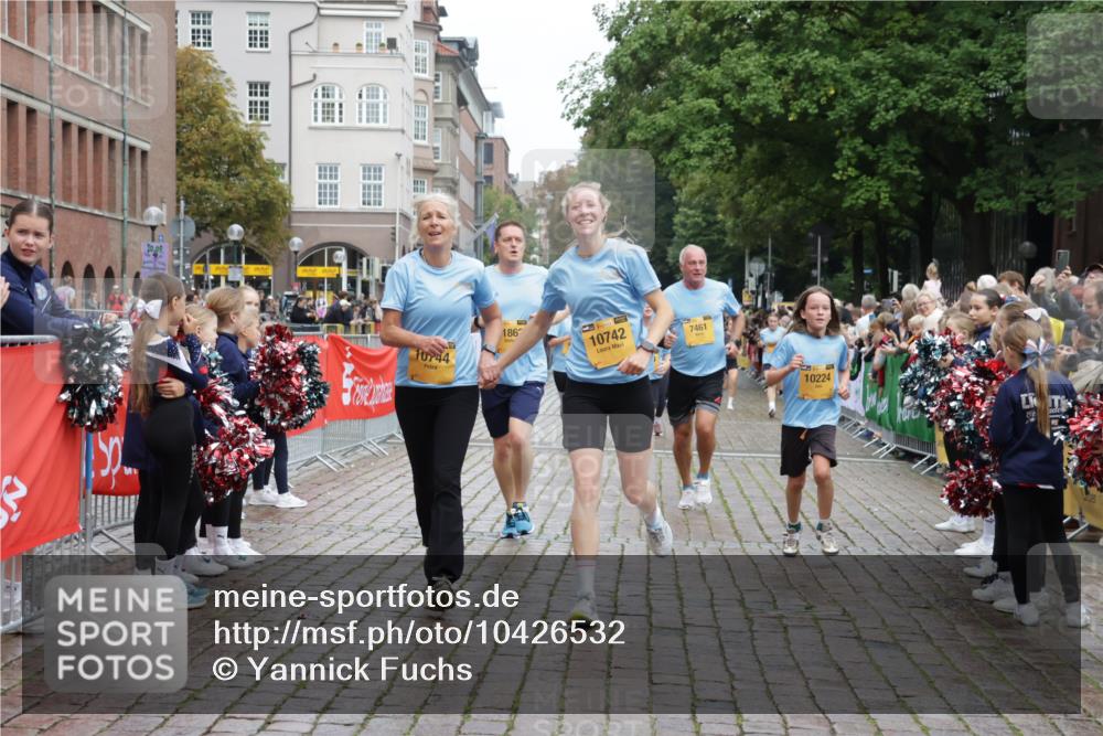 13.09.2026 - Kiel Lauf Yannick Fuchs http://msf.ph/oto/10426532 13.09.2026 09:47:08 Ziel 1235, 2587, 2759, 4238, 4940, 5217, 5351, 6074, 7461, 7731, 9091, 10009, 10076, 10224, 10742, 10744, 11862, 11964, 12622, 288, 1402, 2527, 2718, 2779, 3033, 3035, 3808, 4087, 4238, 4906, 6048, 6074, 6207, 6638, 7190, 7213, 7446, 7675, 7731, 7754, 7921, 8409, 8887, 8929, 8994, 9141, 9385, 10177, 10301, 10322, 10731, 12552, 12622, 12725, 544, 1324, 2870, 3192, 3629, 5167, 6575, 8231, 8524, 9634, 10555, 12635, 288, 3361, 6355, 6577, 7439, 9832, 10177, 11859 meine-sportfotos.de
