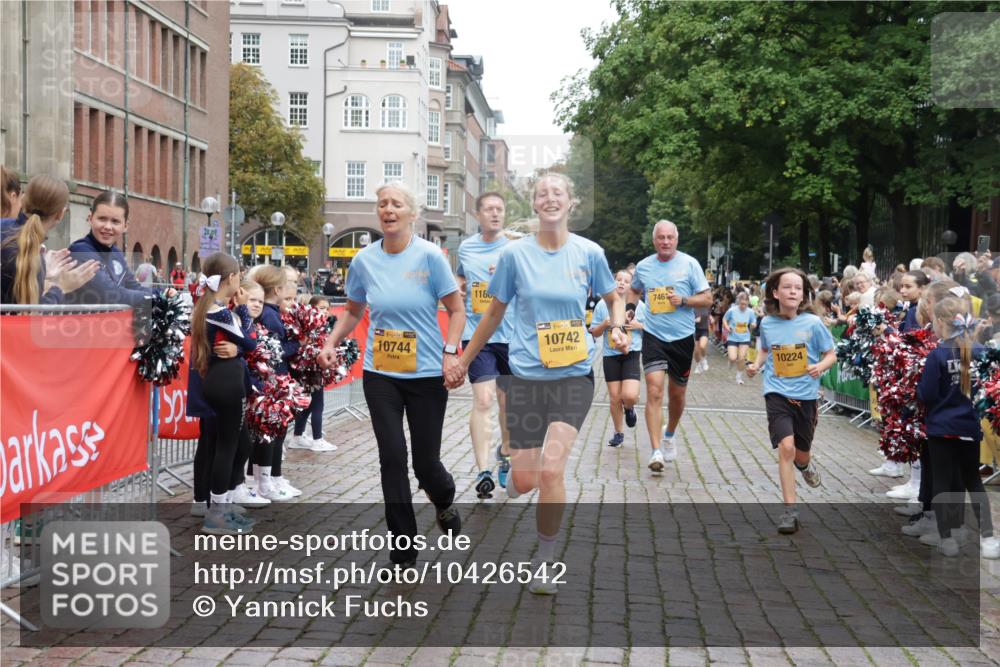 13.09.2026 - Kiel Lauf Yannick Fuchs http://msf.ph/oto/10426542 13.09.2026 09:47:08 Ziel 1235, 2587, 2759, 4238, 4940, 5217, 5351, 6074, 7461, 7731, 9091, 10009, 10076, 10224, 10742, 10744, 11862, 11964, 12622, 288, 1402, 2527, 2718, 2779, 3033, 3035, 3808, 4087, 4238, 4906, 6048, 6074, 6207, 6638, 7190, 7213, 7446, 7675, 7731, 7754, 7921, 8409, 8887, 8929, 8994, 9141, 9385, 10177, 10301, 10322, 10731, 12552, 12622, 12725, 544, 1324, 2870, 3192, 3629, 5167, 6575, 8231, 8524, 9634, 10555, 12635, 288, 3361, 6355, 6577, 7439, 9832, 10177, 11859 meine-sportfotos.de