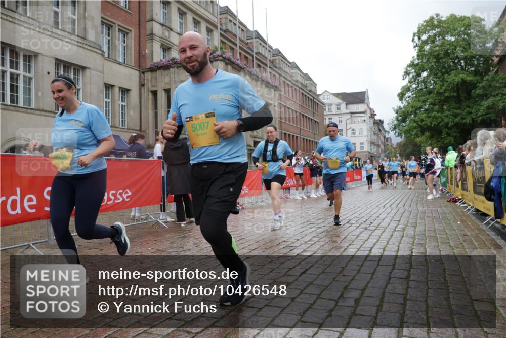 13.09.2026 - Kiel Lauf Yannick Fuchs http://msf.ph/oto/10426548 13.09.2026 11:04:38 Ziel 567, 711, 1228, 2758, 4155, 4200, 4758, 4759, 4870, 7157, 8697, 8950, 8951, 8956, 9667, 9815, 9818, 10016, 10593, 12252, 12438, 12826, 460, 567, 978, 1204, 1316, 1554, 2062, 2298, 2654, 2662, 2750, 3140, 3141, 3195, 3336, 3378, 3961, 3963, 4155, 4870, 4936, 5007, 5008, 5806, 6010, 6092, 6310, 6962, 6963, 7016, 7451, 7686, 8835, 9067, 9806, 9980, 9987, 10130, 10776, 11050, 11151, 11152, 11856, 12179, 1056, 1289, 1431, 1861, 2093, 2804, 4211, 4391, 5963, 6443, 6752, 1902 meine-sportfotos.de