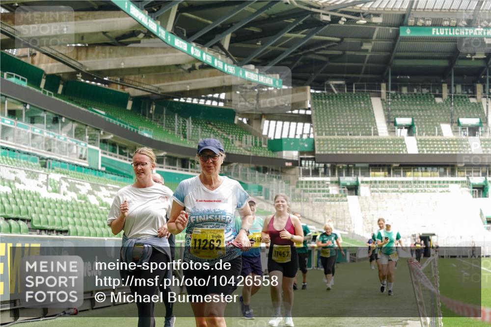 13.09.2026 - 21. swb-Marathon Bremen Michael Burmester http://msf.ph/oto/10426558 13.09.2026 10:49:49 Laufen im Stadion 10407, 10413, 10627, 10667, 10710, 10754, 11031, 11254, 11266, 11541, 11712, 11780, 11851, 11942, 11980, 12440, 12542, 10137, 10161, 10194, 10202, 10242, 10349, 10430, 10472, 10524, 10535, 10600, 10651, 10895, 10933, 10970, 11050, 11181, 11200, 11244, 11296, 11309, 11367, 11457, 11529, 11530, 11546, 11573, 11574, 11579, 11639, 11675, 11709, 11760, 11821, 12089, 12153, 12177, 12178 meine-sportfotos.de