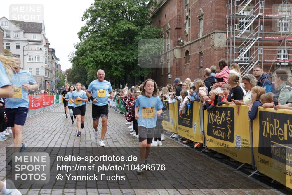 13.09.2026 - Kiel Lauf Yannick Fuchs http://msf.ph/oto/10426576 13.09.2026 09:47:10 Ziel 1235, 2587, 5167, 5217, 5351, 7461, 8524, 9091, 10009, 10076, 10224, 10742, 10744, 11862, 11964, 12635, 288, 1402, 2527, 2718, 2759, 2779, 3033, 3035, 3808, 4087, 4238, 4906, 4940, 5217, 5351, 6048, 6074, 6207, 6638, 7190, 7213, 7446, 7675, 7731, 7754, 7921, 8409, 8887, 8929, 8994, 9141, 9385, 10301, 10322, 10731, 12552, 12622, 12725, 544, 1324, 2870, 3192, 3629, 6072, 6575, 6639, 8231, 8540, 8777, 9634, 9936, 10555, 288, 3033, 3035, 6355, 6577, 7439, 9832, 10177 meine-sportfotos.de