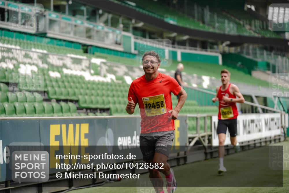 13.09.2026 - 21. swb-Marathon Bremen Michael Burmester http://msf.ph/oto/10426582 13.09.2026 10:17:05 Laufen im Stadion 10597, 12272, 12458, 13501, 13504, 13510, 13515, 13517, 13522, 13542, 13547, 13561, 13567, 13569, 13576, 13579, 13603, 13604, 13623, 13635 meine-sportfotos.de