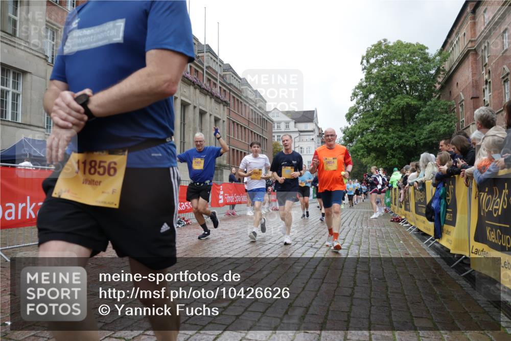 13.09.2026 - Kiel Lauf Yannick Fuchs http://msf.ph/oto/10426626 13.09.2026 11:04:49 Ziel 711, 1056, 1228, 1289, 1431, 1861, 2804, 4211, 5963, 6443, 6752, 8697, 9815, 10016, 10217, 10484, 10593, 11906, 11948, 12406, 12438, 12472, 460, 567, 1204, 1316, 1554, 2298, 2654, 2662, 2750, 2758, 3140, 3141, 3195, 3336, 3961, 3963, 4155, 4200, 4758, 4759, 4870, 5806, 6010, 6092, 6310, 6962, 6963, 7157, 7451, 7686, 8835, 8950, 8951, 8956, 9067, 9667, 9806, 9815, 9818, 9980, 9987, 11050, 11856, 12179, 12252, 12826, 1186, 2093, 2142, 2308, 4262, 4391, 5002, 3963 meine-sportfotos.de