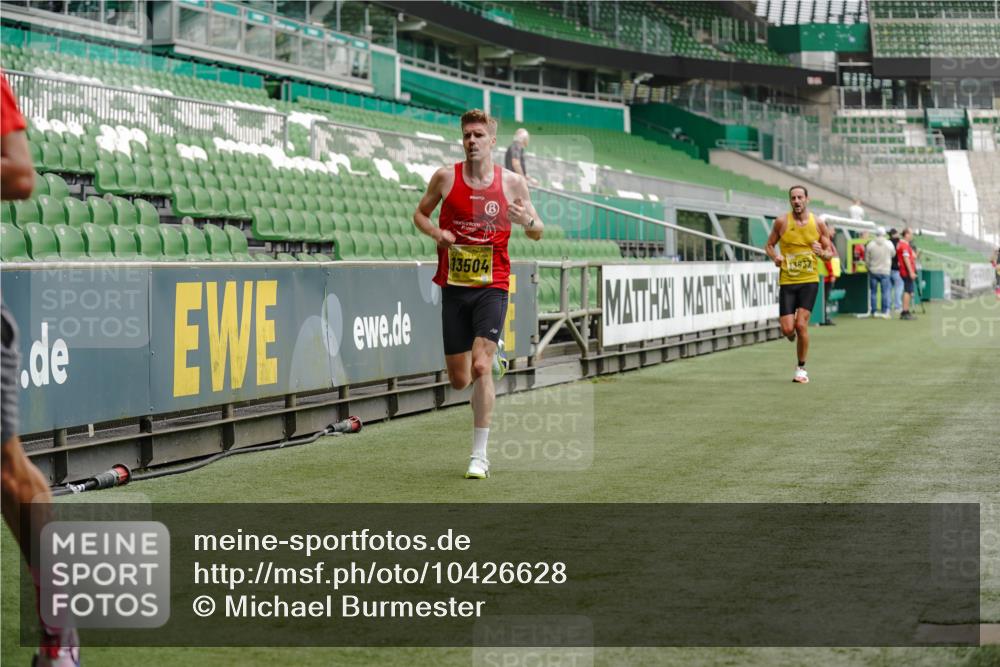 13.09.2026 - 21. swb-Marathon Bremen Michael Burmester http://msf.ph/oto/10426628 13.09.2026 10:17:06 Laufen im Stadion 10597, 12272, 12458, 13501, 13504, 13510, 13515, 13517, 13522, 13542, 13547, 13561, 13567, 13569, 13576, 13579, 13603, 13604, 13623, 13635 meine-sportfotos.de