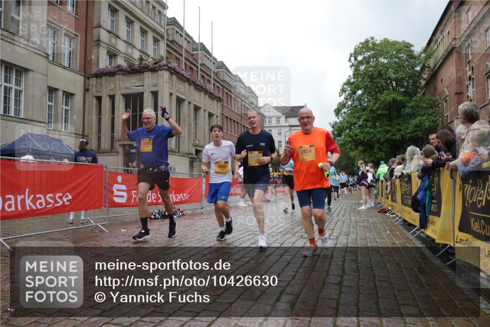 13.09.2026 - Kiel Lauf Yannick Fuchs http://msf.ph/oto/10426630 13.09.2026 11:04:50 Ziel 711, 1056, 1228, 1289, 1431, 1861, 2804, 4211, 4391, 5963, 6443, 6752, 8697, 9647, 10016, 10217, 10484, 10593, 11906, 11948, 12406, 12438, 12472, 567, 1554, 2298, 2654, 2662, 2750, 2758, 3140, 3141, 3195, 3961, 3963, 4155, 4200, 4758, 4759, 4870, 6010, 6310, 6962, 6963, 7157, 7451, 7686, 8697, 8835, 8950, 8951, 8956, 9067, 9667, 9806, 9815, 9818, 9980, 9987, 11050, 12179, 12252, 12826, 1186, 2093, 2142, 2308, 4262, 5002, 3963 meine-sportfotos.de