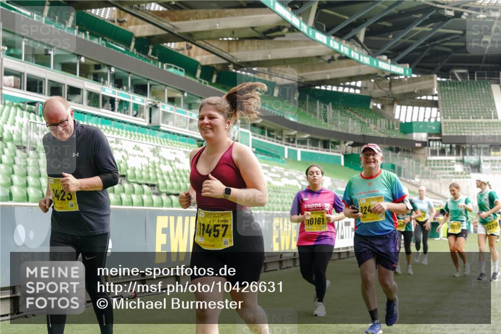 13.09.2026 - 21. swb-Marathon Bremen Michael Burmester http://msf.ph/oto/10426631 13.09.2026 10:49:53 Laufen im Stadion 10407, 10413, 10627, 10667, 10710, 10754, 11031, 11254, 11266, 11541, 11712, 11780, 11851, 11942, 11980, 12440, 12542, 10137, 10161, 10202, 10242, 10349, 10430, 10472, 10524, 10535, 10651, 10895, 10933, 10970, 11050, 11181, 11200, 11244, 11296, 11309, 11367, 11457, 11529, 11530, 11546, 11573, 11574, 11579, 11639, 11675, 11709, 11760, 11821, 12153, 12177, 12178 meine-sportfotos.de