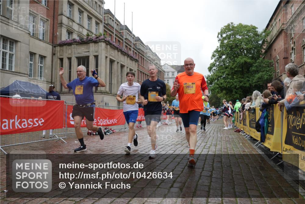 13.09.2026 - Kiel Lauf Yannick Fuchs http://msf.ph/oto/10426634 13.09.2026 11:04:50 Ziel 711, 1056, 1228, 1289, 1431, 1861, 2804, 4211, 4391, 5963, 6443, 6752, 8697, 9647, 10016, 10217, 10484, 10593, 11906, 11948, 12406, 12438, 12472, 567, 1554, 2298, 2654, 2662, 2750, 2758, 3140, 3141, 3195, 3961, 3963, 4155, 4200, 4758, 4759, 4870, 6010, 6310, 6962, 6963, 7157, 7451, 7686, 8697, 8835, 8950, 8951, 8956, 9067, 9667, 9806, 9815, 9818, 9980, 9987, 11050, 12179, 12252, 12826, 1186, 2093, 2142, 2308, 4262, 5002, 3963 meine-sportfotos.de