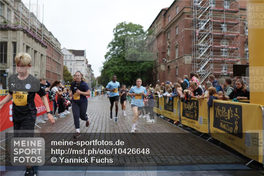 13.09.2026 - Kiel Lauf Yannick Fuchs http://msf.ph/oto/10426648 13.09.2026 09:47:15 Ziel 1235, 2587, 5167, 7461, 8524, 9091, 10076, 10224, 10555, 10742, 10744, 11862, 11964, 12635, 1402, 2527, 2718, 2759, 2779, 3808, 4087, 4238, 4906, 4940, 5217, 5351, 6048, 6074, 6207, 6638, 7190, 7213, 7446, 7731, 7921, 8409, 8887, 8994, 9141, 9385, 10009, 10301, 10322, 10731, 12622, 12725, 544, 591, 1324, 2870, 3192, 3629, 4480, 5517, 6072, 6575, 6639, 6696, 8231, 8503, 8540, 8777, 9634, 9936, 10789, 288, 3033, 3035, 4906, 6048, 10177 meine-sportfotos.de