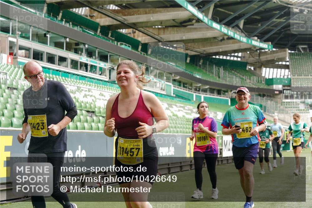 13.09.2026 - 21. swb-Marathon Bremen Michael Burmester http://msf.ph/oto/10426649 13.09.2026 10:49:53 Laufen im Stadion 10407, 10413, 10627, 10667, 10710, 10754, 11031, 11254, 11266, 11541, 11712, 11780, 11851, 11942, 11980, 12440, 12542, 10137, 10161, 10202, 10242, 10349, 10430, 10472, 10524, 10535, 10651, 10895, 10933, 10970, 11050, 11181, 11200, 11244, 11296, 11309, 11367, 11457, 11529, 11530, 11546, 11573, 11574, 11579, 11639, 11675, 11709, 11760, 11821, 12153, 12177, 12178 meine-sportfotos.de