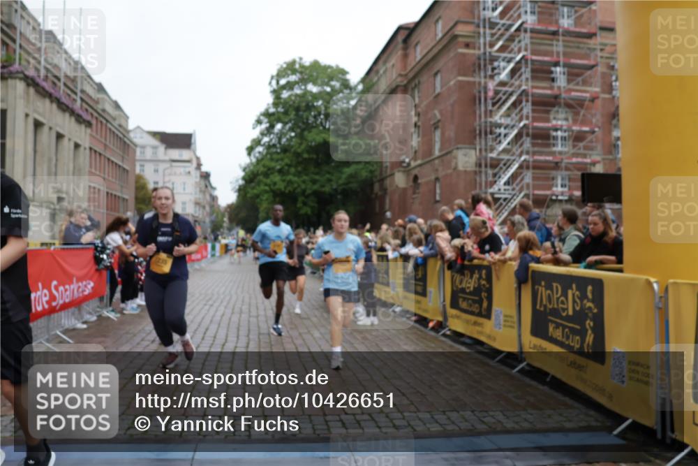 13.09.2026 - Kiel Lauf Yannick Fuchs http://msf.ph/oto/10426651 13.09.2026 09:47:15 Ziel 1235, 2587, 5167, 7461, 8524, 9091, 10076, 10224, 10555, 10742, 10744, 11862, 11964, 12635, 1402, 2527, 2718, 2759, 2779, 3808, 4087, 4238, 4906, 4940, 5217, 5351, 6048, 6074, 6207, 6638, 7190, 7213, 7446, 7731, 7921, 8409, 8887, 8994, 9141, 9385, 10009, 10301, 10322, 10731, 12622, 12725, 544, 591, 1324, 2870, 3192, 3629, 4480, 5517, 6072, 6575, 6639, 6696, 8231, 8503, 8540, 8777, 9634, 9936, 10789, 288, 3033, 3035, 4906, 6048, 10177 meine-sportfotos.de