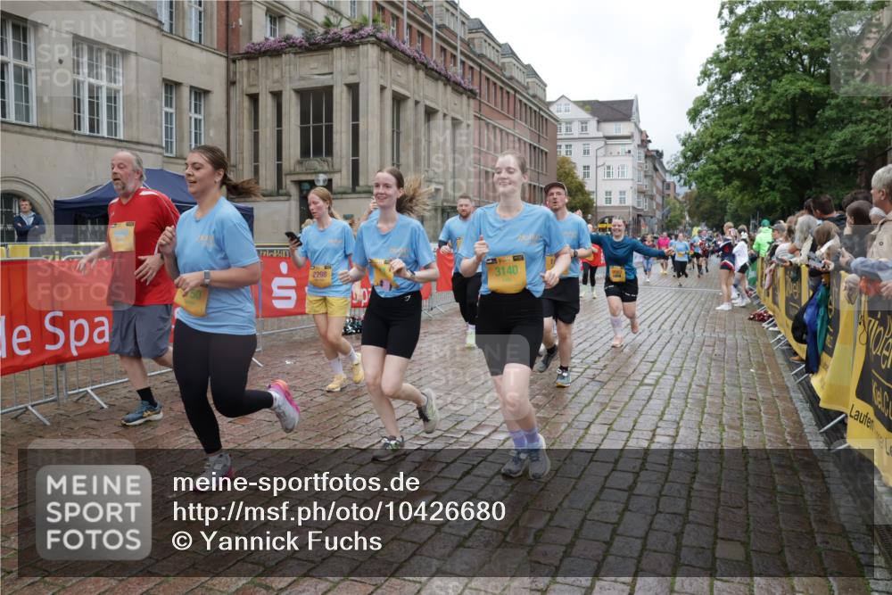 13.09.2026 - Kiel Lauf Yannick Fuchs http://msf.ph/oto/10426680 13.09.2026 11:04:59 Ziel 1056, 1861, 2093, 2142, 2804, 4211, 4391, 5021, 6393, 8149, 9330, 9647, 10003, 10138, 10217, 10484, 10679, 11948, 12406, 12472, 567, 711, 1228, 1289, 1431, 1554, 2298, 2662, 2750, 2758, 3140, 3141, 4155, 4200, 4758, 4759, 4870, 5963, 6443, 6752, 7157, 8697, 8950, 8951, 8956, 9067, 9667, 9815, 9818, 9980, 9987, 10016, 10593, 11906, 12252, 12438, 12826, 1186, 2308, 3159, 3284, 4262, 5002, 6447, 7860, 8124, 8949, 11094, 11341, 1554, 2298, 3963 meine-sportfotos.de