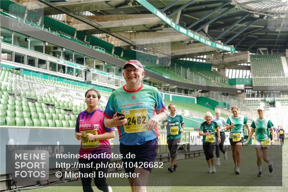 13.09.2026 - 21. swb-Marathon Bremen Michael Burmester http://msf.ph/oto/10426682 13.09.2026 10:49:55 Laufen im Stadion 10413, 10627, 10667, 10710, 10754, 11031, 11254, 11266, 11541, 11712, 11780, 11851, 11942, 11980, 12440, 10137, 10161, 10202, 10242, 10349, 10430, 10472, 10524, 10535, 10651, 10895, 10933, 10970, 11050, 11181, 11244, 11296, 11309, 11367, 11457, 11529, 11530, 11546, 11573, 11574, 11579, 11639, 11675, 11709, 11760, 11821, 12153, 12177, 12178 meine-sportfotos.de