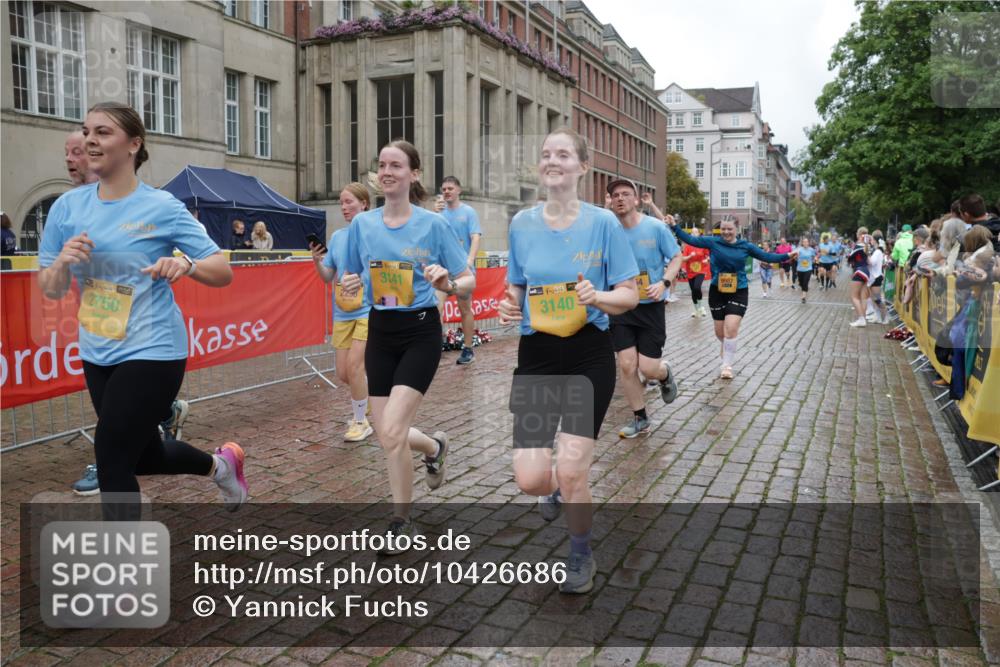 13.09.2026 - Kiel Lauf Yannick Fuchs http://msf.ph/oto/10426686 13.09.2026 11:04:59 Ziel 1056, 1861, 2093, 2142, 2804, 4211, 4391, 5021, 6393, 8149, 9330, 9647, 10003, 10138, 10217, 10484, 10679, 11948, 12406, 12472, 567, 711, 1228, 1289, 1431, 1554, 2298, 2662, 2750, 2758, 3140, 3141, 4155, 4200, 4758, 4759, 4870, 5963, 6443, 6752, 7157, 8697, 8950, 8951, 8956, 9067, 9667, 9815, 9818, 9980, 9987, 10016, 10593, 11906, 12252, 12438, 12826, 1186, 2308, 3159, 3284, 4262, 5002, 6447, 7860, 8124, 8949, 11094, 11341, 1554, 2298, 3963 meine-sportfotos.de