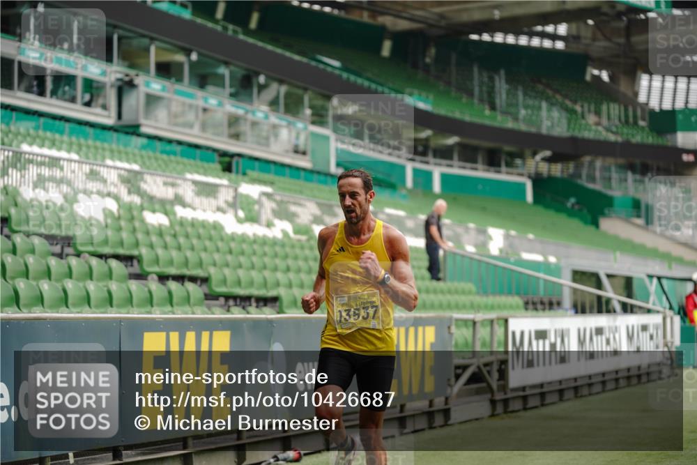 13.09.2026 - 21. swb-Marathon Bremen Michael Burmester http://msf.ph/oto/10426687 13.09.2026 10:17:09 Laufen im Stadion 10597, 12272, 12458, 13501, 13504, 13510, 13515, 13517, 13522, 13542, 13547, 13561, 13567, 13569, 13576, 13579, 13603, 13604, 13623, 13635 meine-sportfotos.de