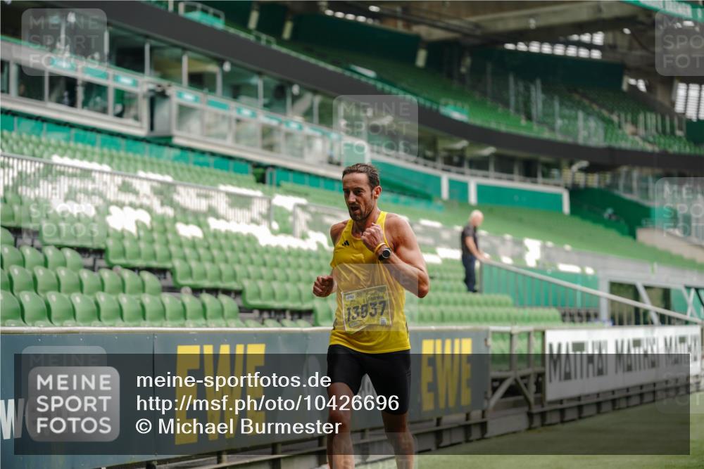 13.09.2026 - 21. swb-Marathon Bremen Michael Burmester http://msf.ph/oto/10426696 13.09.2026 10:17:09 Laufen im Stadion 10597, 12272, 12458, 13501, 13504, 13510, 13515, 13517, 13522, 13542, 13547, 13561, 13567, 13569, 13576, 13579, 13603, 13604, 13623, 13635 meine-sportfotos.de