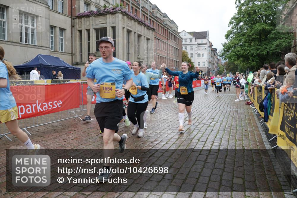 13.09.2026 - Kiel Lauf Yannick Fuchs http://msf.ph/oto/10426698 13.09.2026 11:05:00 Ziel 1056, 1861, 2093, 2142, 2804, 4211, 4391, 5021, 6393, 8149, 9330, 9605, 9647, 10003, 10138, 10217, 10484, 10679, 11948, 12406, 12472, 567, 711, 1228, 1289, 1431, 1554, 2298, 2662, 2750, 2758, 3140, 3141, 4155, 4200, 4758, 4759, 4870, 5963, 6443, 6752, 7157, 8697, 8950, 8951, 8956, 9067, 9667, 9815, 9818, 9980, 9987, 10016, 10593, 11906, 12252, 12438, 12826, 1186, 1476, 2070, 2308, 3159, 3284, 4262, 5002, 6447, 7386, 7716, 7860, 8124, 8949, 11094, 11341, 567, 1554, 2298 meine-sportfotos.de
