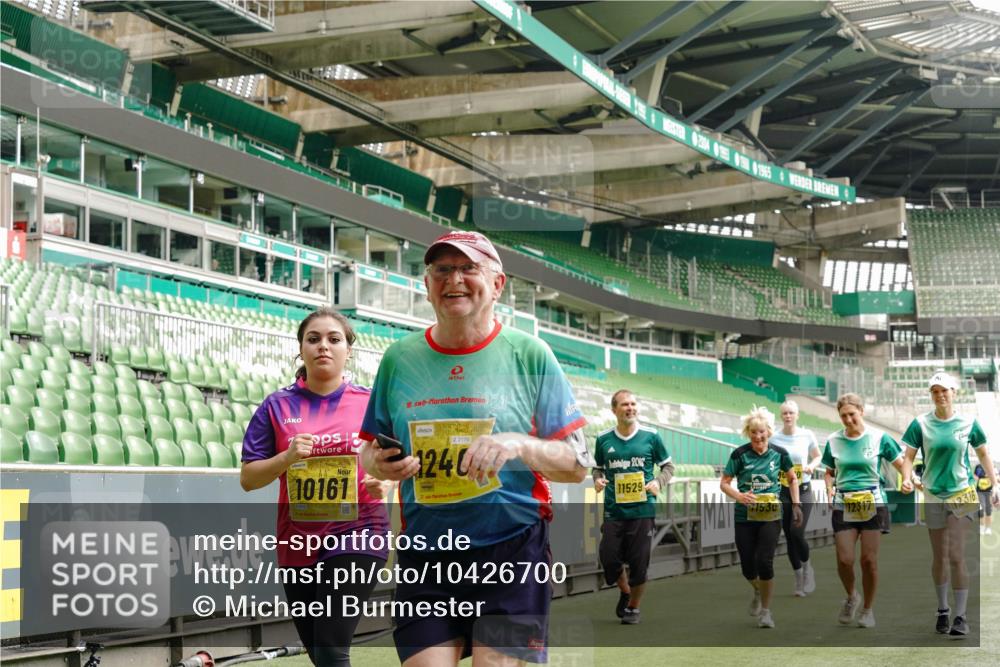 13.09.2026 - 21. swb-Marathon Bremen Michael Burmester http://msf.ph/oto/10426700 13.09.2026 10:49:55 Laufen im Stadion 10413, 10627, 10667, 10710, 10754, 11031, 11254, 11266, 11541, 11712, 11780, 11851, 11942, 11980, 12440, 10137, 10161, 10202, 10242, 10349, 10430, 10472, 10524, 10535, 10651, 10895, 10933, 10970, 11050, 11181, 11244, 11296, 11309, 11367, 11457, 11529, 11530, 11546, 11573, 11574, 11579, 11639, 11675, 11709, 11760, 11821, 12153, 12177, 12178 meine-sportfotos.de