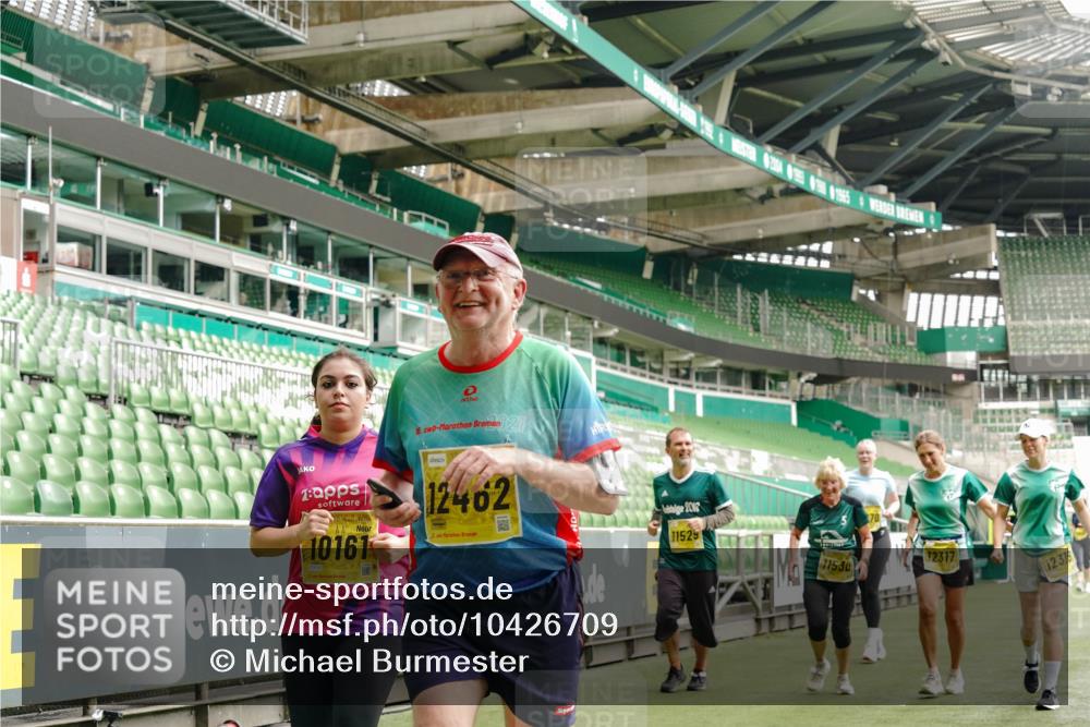 13.09.2026 - 21. swb-Marathon Bremen Michael Burmester http://msf.ph/oto/10426709 13.09.2026 10:49:55 Laufen im Stadion 10413, 10627, 10667, 10710, 10754, 11031, 11254, 11266, 11541, 11712, 11780, 11851, 11942, 11980, 12440, 10137, 10161, 10202, 10242, 10349, 10430, 10472, 10524, 10535, 10651, 10895, 10933, 10970, 11050, 11181, 11244, 11296, 11309, 11367, 11457, 11529, 11530, 11546, 11573, 11574, 11579, 11639, 11675, 11709, 11760, 11821, 12153, 12177, 12178 meine-sportfotos.de